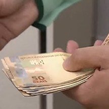 Cai o número de endividados no país, aponta entidade do comércio - reprodu&ccedil;&atilde;o/Band TV