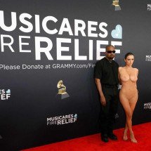 Bianca Censori desfila com vestido transparente sem nada por baixo - Frazer Harrison/Getty Images/AFP