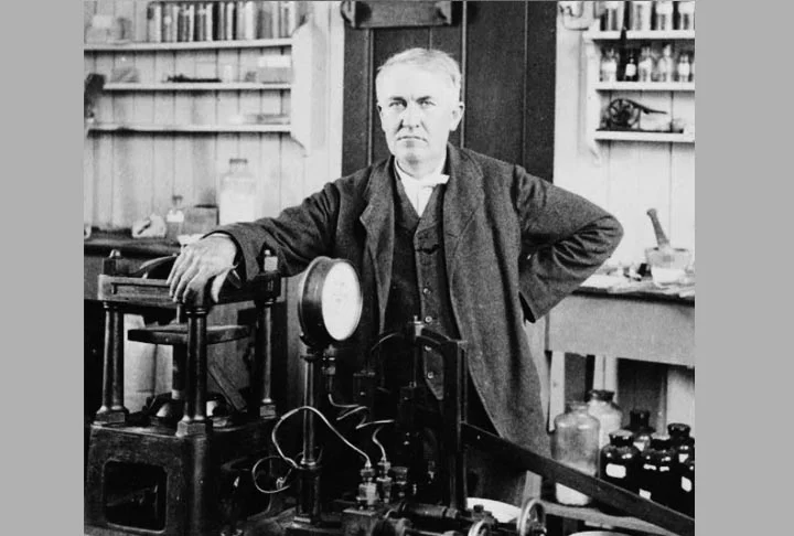 Thomas Alva Edison morreu a 18 de outubro de 1931. Encontra-se sepultado no Edison National Historic Site, West Orange, Condado de Essex, Nova Jersey nos Estados Unidos.