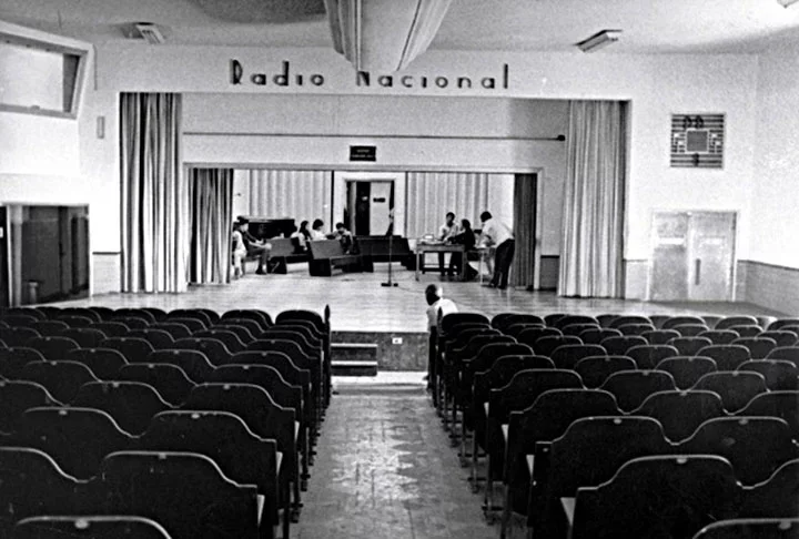 Antes, na segunda metade da década de 1930 o prédio passou a ser sede da Rádio Nacional, inaugurada em 1936 e que foi um marco na história da comunicação no Brasil.
