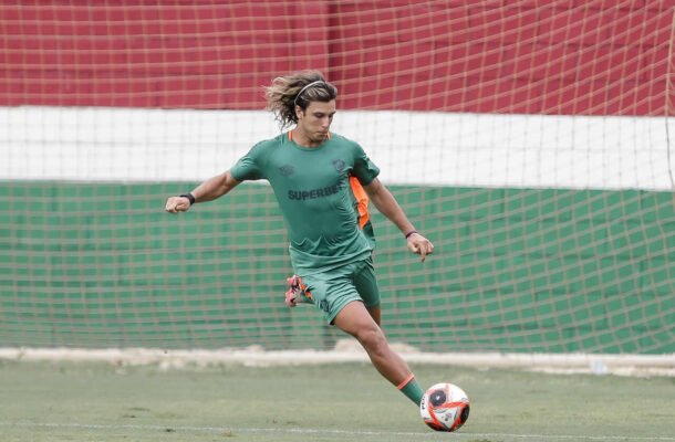CANOBBIO - Substituiu Keno, mas pouco acrescentou, embora tenha se movimentado bem - Nota 6,0 - Lucas Merçon/Fluminense