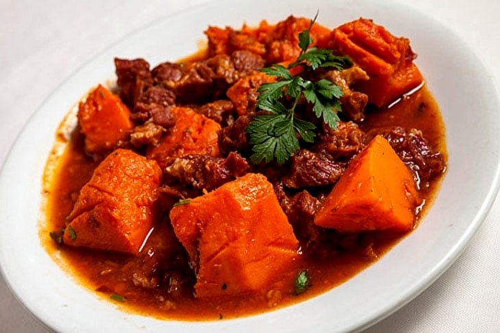 Abóbora e carne seca - O sabor adoçicado da abóbora combina com o sal da carne seca, num prato bonito e nutritivo.