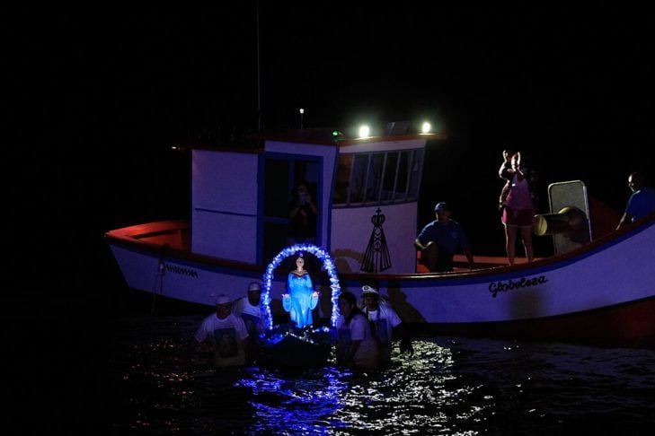 A conexão de Iemanjá com o mar também fez com que ela passasse a ser considerada protetora dos marinheiros e pescadores no Brasil. 