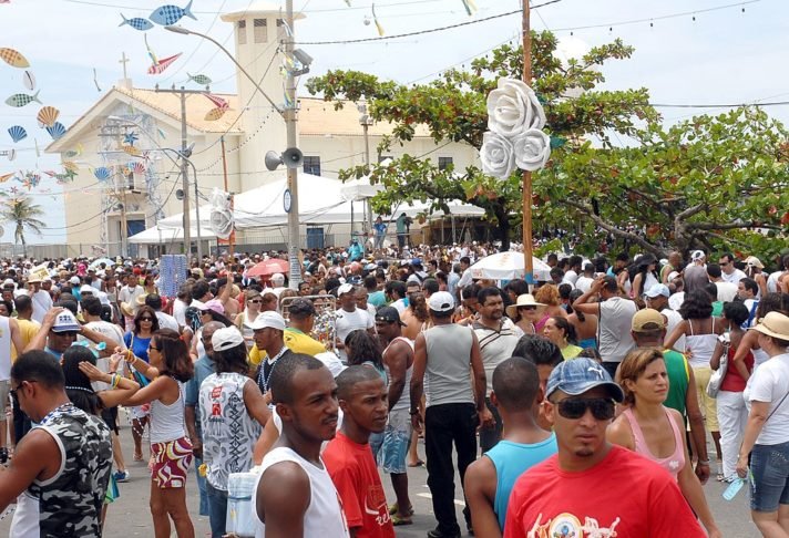 Além de rituais, oferendas e homenagens, há também uma série de atividades festivas. Em Salvador, é onde mais se festeja essa entidade.