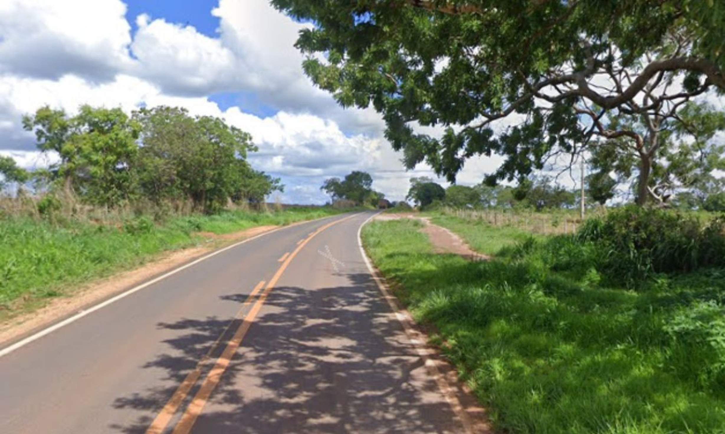 Idoso morre atropelado enquanto pedalava com o filho em rodovia de Minas