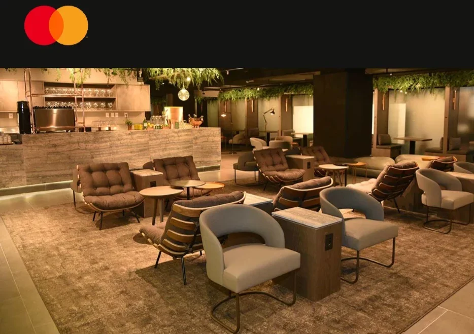 Em 2024, pelo segundo ano consecutivo, o Lounge Mastercard Black foi a “Melhor Sala VIP” na 20ª edição do Prêmio Melhor de Viagem e Turismo 2024/2025. Localizado no piso superior do Terminal 3 do Aeroporto Internacional de Guarulhos, o espaço tem duas áreas (gourmet e estações de trabalho).