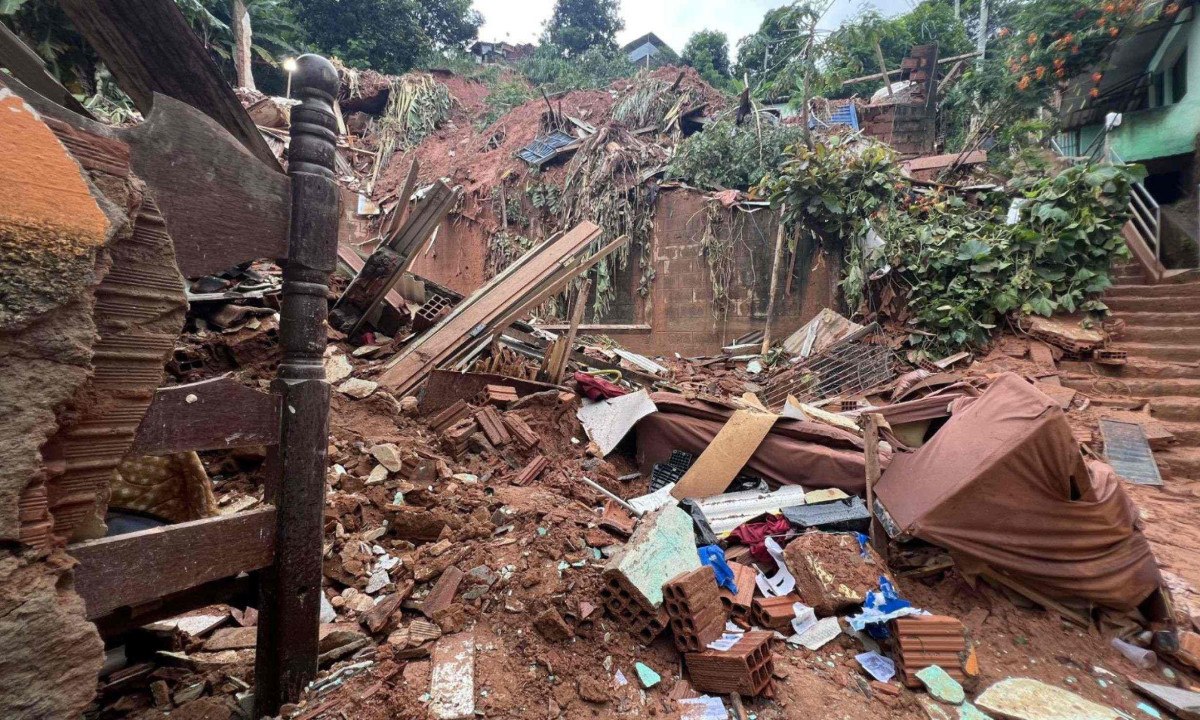 Forte chuva deixou bairros de Ipatinga devastados em um dos momentos mais tensos do per&iacute;odo chuvoso em Minas -  (crédito: Edesio Ferreira /EM/D.Press)
