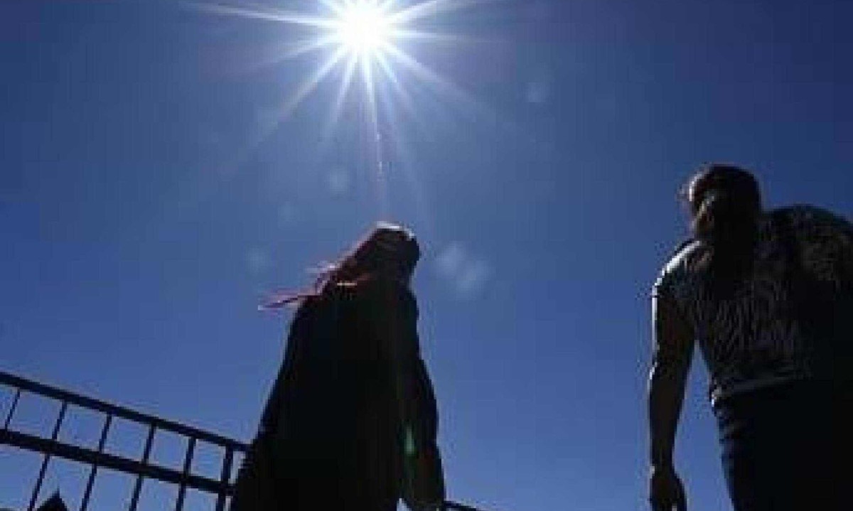 A onda de calor teve início no domingo (2/2) e deve durar até sexta-feira (7/2) -  (crédito: Leandro Couri/EM/DA)