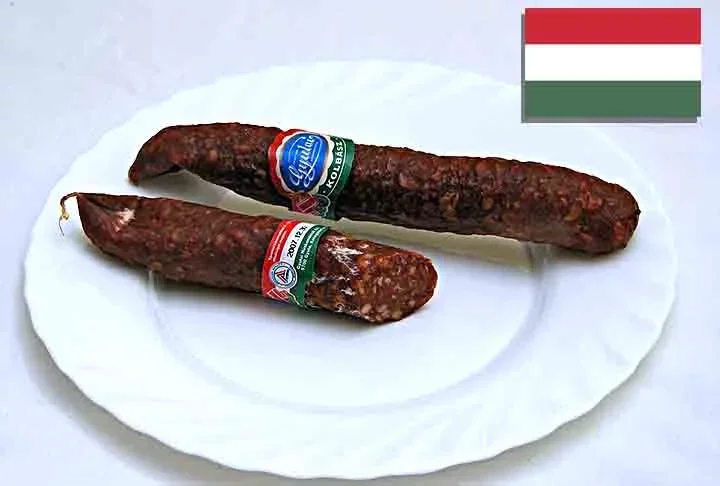 20º) Gyulai kolbász (Hungria) - Essa é uma linguiça tradicional húngara, originária da cidade de Gyula. É feita principalmente de carne de porco, temperada com páprica, alho, pimenta-do-reino e cominho.
