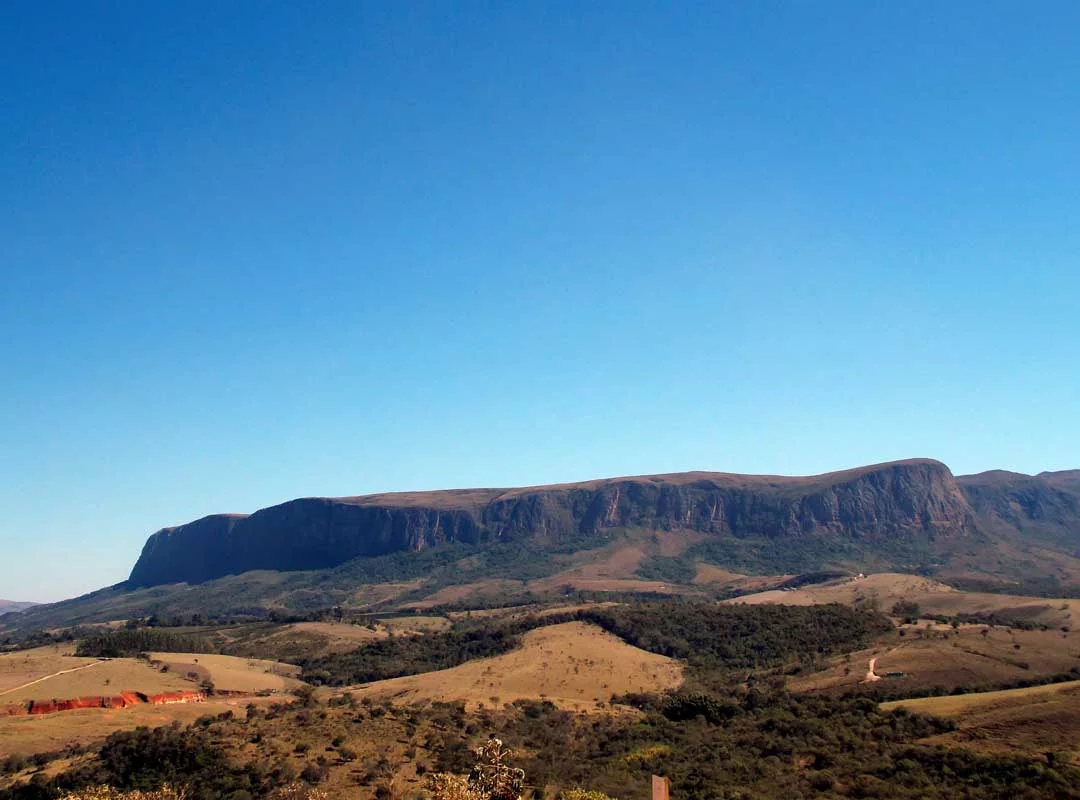 Parque Nacional da Serra da Canastra abrange uma área de aproximadamente 200 mil hectares e é conhecido por abrigar nascentes de importantes rios brasileiros, como o São Francisco -  (crédito: Fabianni Luiz Ribeiro/Wikimédia Commons)
