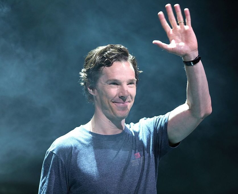 Multitalentoso, Cumberbatch toca piano, violino e ainda é fluente em francês, alemão e italiano.