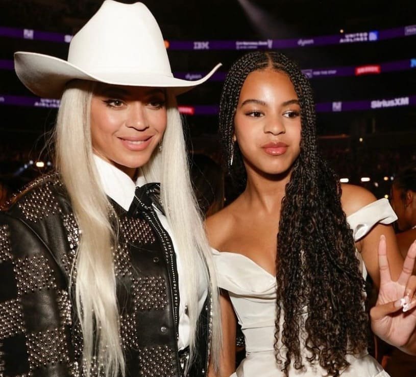 O casal tem três filhos: Blue Ivy Carter, de 12 anos, e os gêmeos Sir e Rumi, de 7 anos. 
