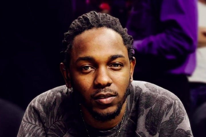 Lamar é considerado um dos rappers mais influentes e respeitados da atualidade, conhecido por suas letras profundas e contribuições para a cultura do hip-hop. -divulgação