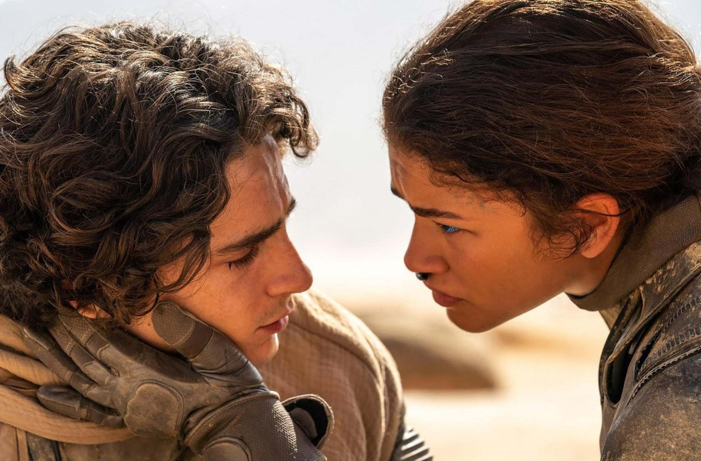 'Duna: Parte 2' (EUA e Canadá) é dirigido por Denis Villeneuve. Com Timothée Chalamet e Zendaya (foto), Rebecca Ferguson, Florence Pugh e Javier Bardem. Indicado a cinco Oscars em 2025. Na era pós-web, seres humanos avançam pelo universo e clãs dividem o poder no império intergaláctico. O jovem Paul Atreides planeja se vingar dos conspiradores que destruíram sua família. 
-Nico Tavernise/divulgação