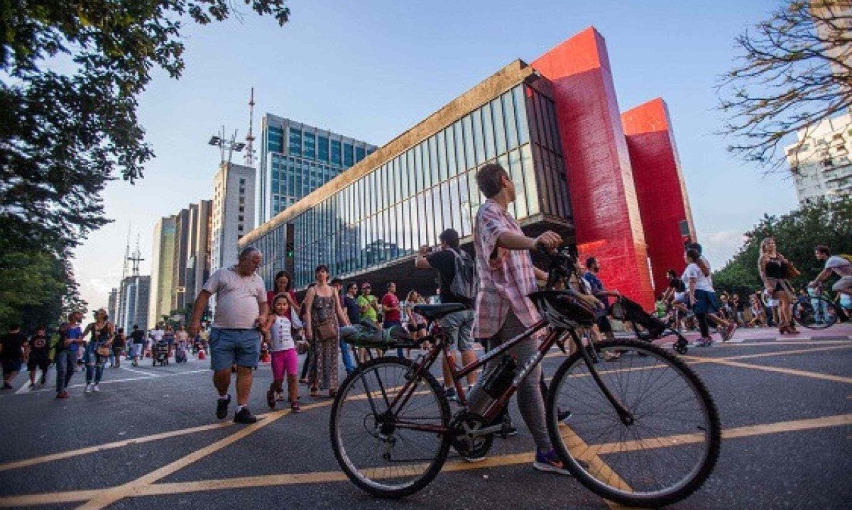 Nos finais de semana, a Av. Paulista fica fechada para veículos e se transforma em um importante corredor cultural. Destaque para o prédio icônico do Masp -  (crédito: Rogério Casimiro/MTur)