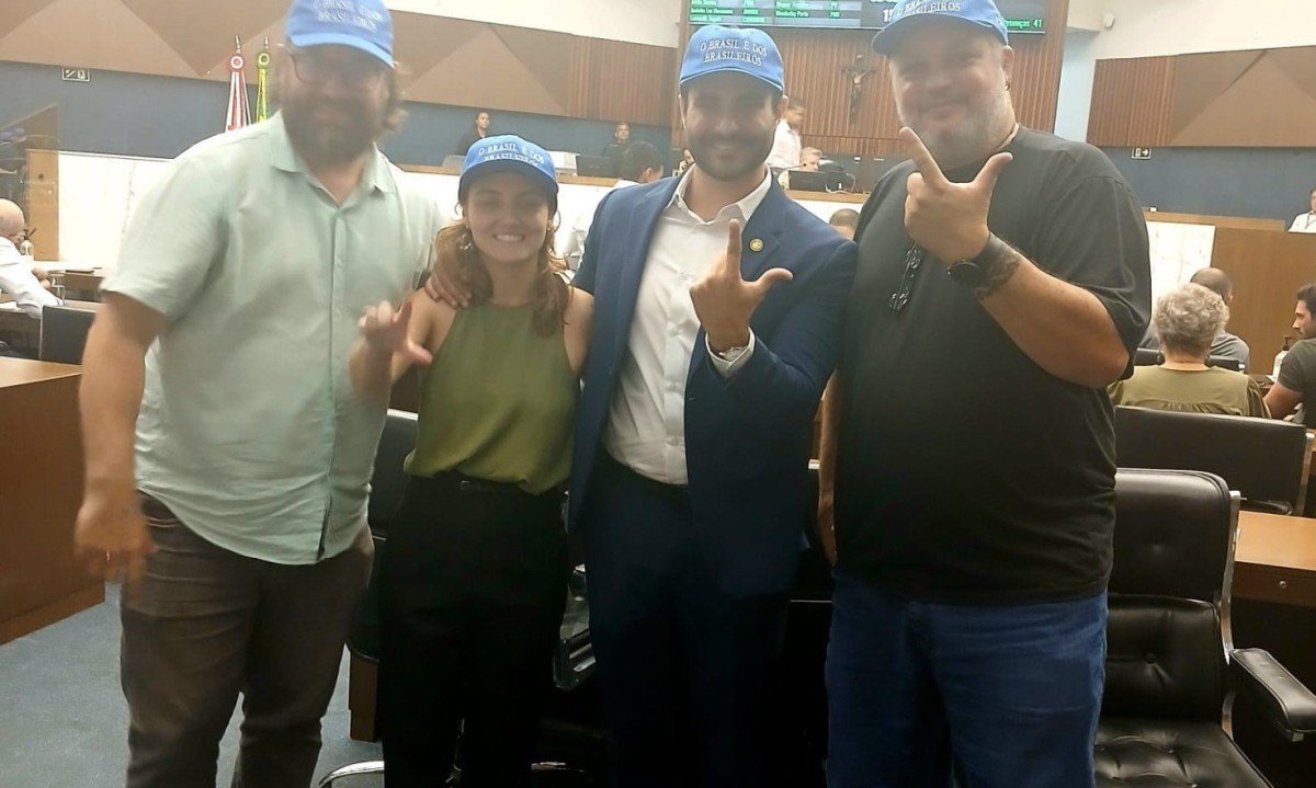 Vereadores de esquerda utilizam boné de Sidônio na CMBH -  (crédito: Alessandra Mello/EM/D.A Press)