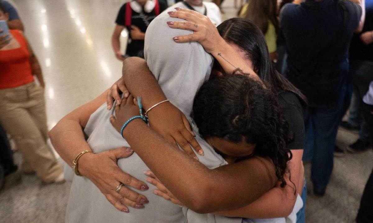 Voo da FAB deve chegar a Confins &agrave;s 21h -  (crédito: Douglas MAGNO / AFP)