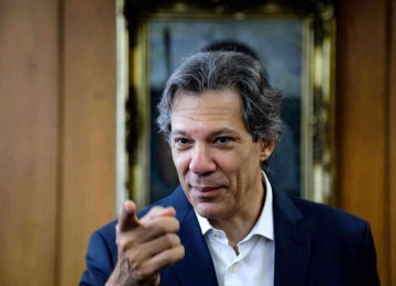 Haddad pode ser fortalecido por Davi Alcolumbre e Hugo Motta -  (crédito: SERGIO LIMA/AFP)