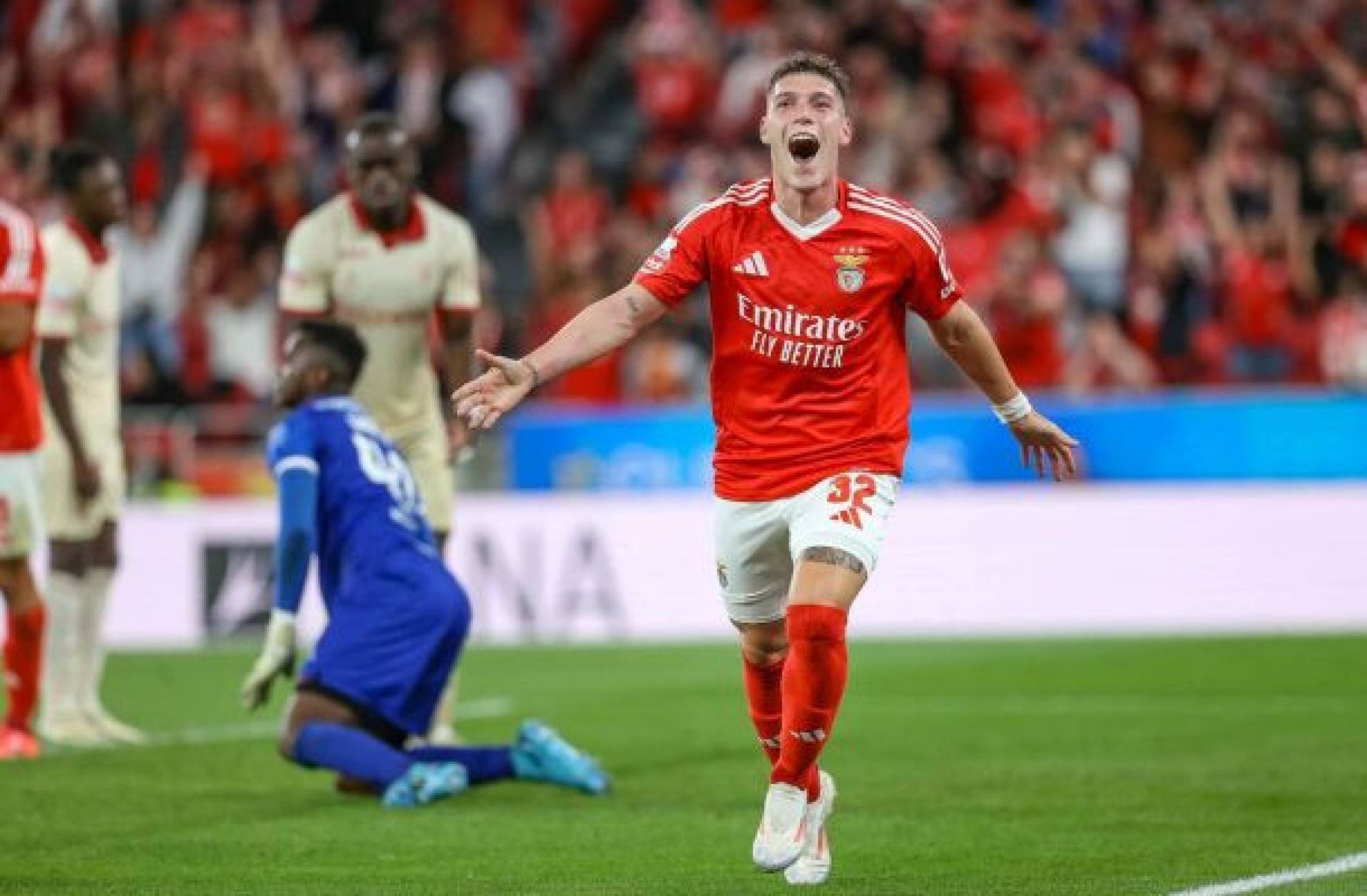 Botafogo sinaliza proposta para contratar Rollheiser, do Benfica