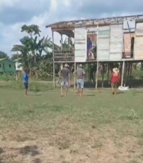 Mas uma casa não está em condições para esse remanejamento, pois se encontra com a estrutura fragilizada e não aria a instalação em outro ponto. 