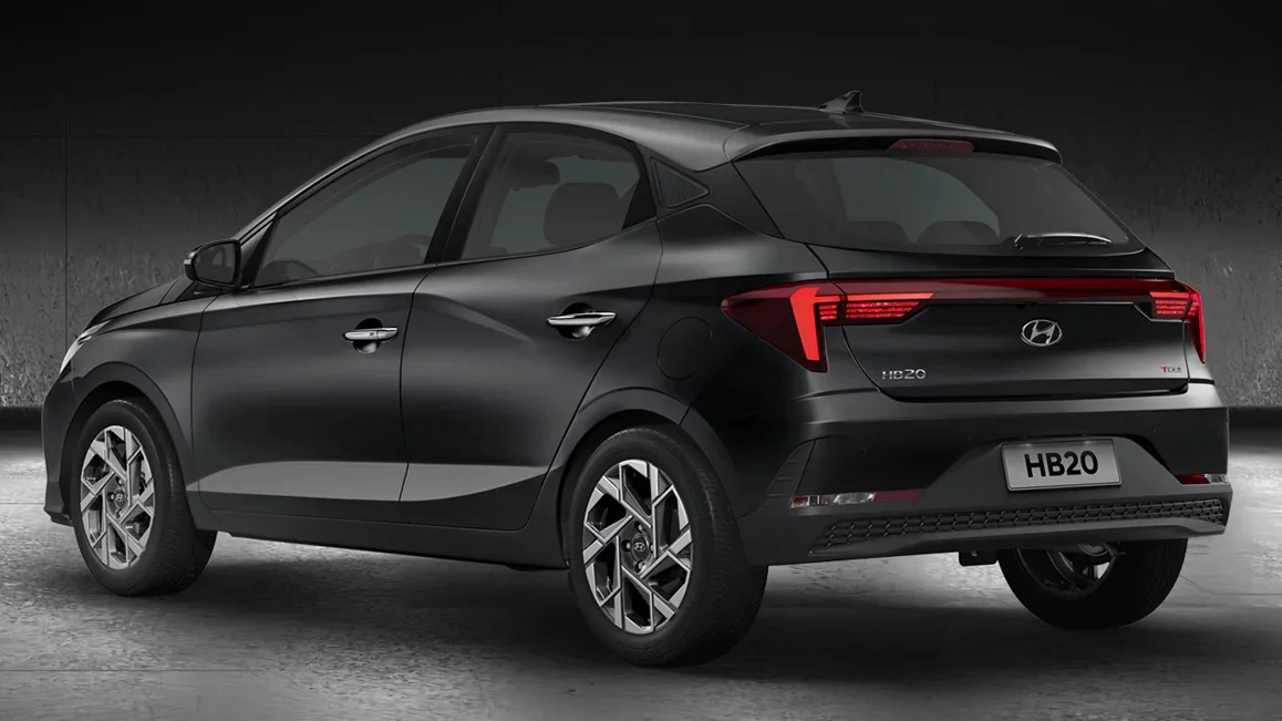 4º - Hyundai HB20: 97.083 (unidades vendidas) - Possui acabamento premium e é equipado com motor flex 1.0, faróis com luz diurna (DRL), airbags, direção elétrica e freios ABS de série.
