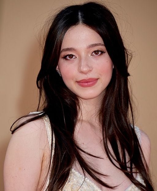 Mikaela Madison Rosberg — seu nome completo — nasceu em Los Angeles, em 25 de março de 1999.