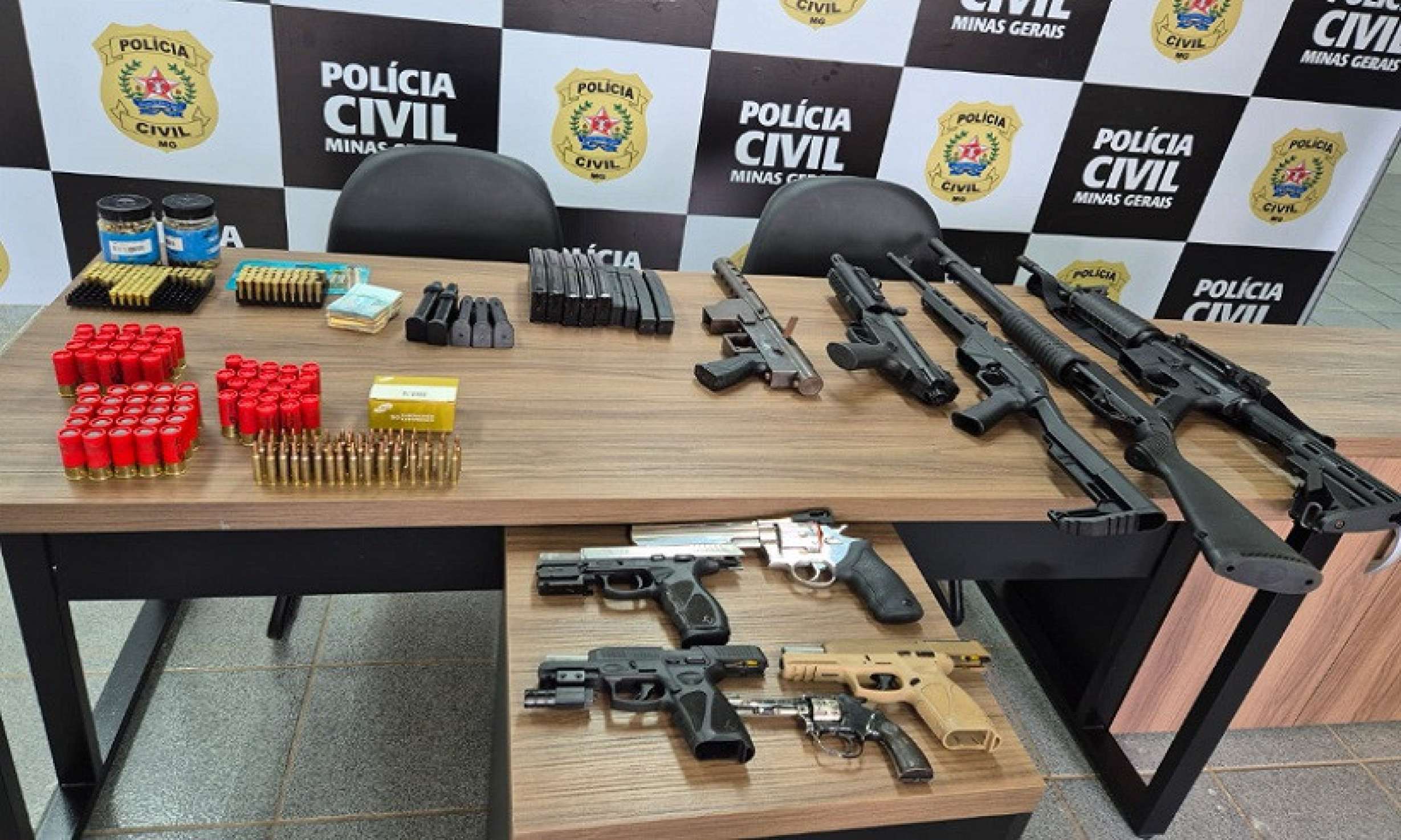 Polícia Civil e PM cumprem 24 mandados de prisão em Uberlândia