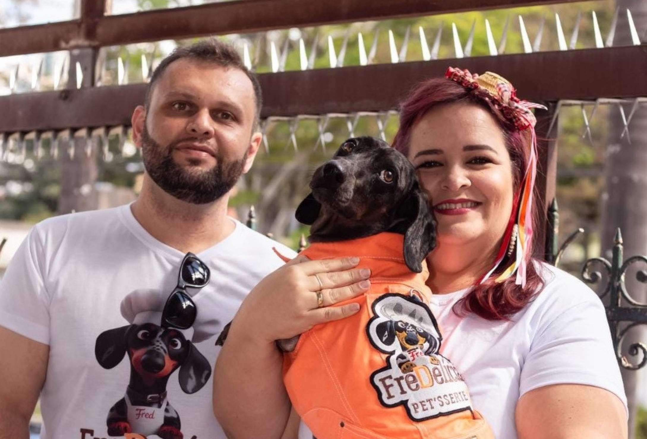 Luiz Fernando Caldeira e Denise Vieira são os tutores de Fred, cachorro que serviu de inspiração para a marca Luiz Fernando Caldeira e Denise Vieira são os tutores de Fred, cachorro que serviu de inspiração para a marca