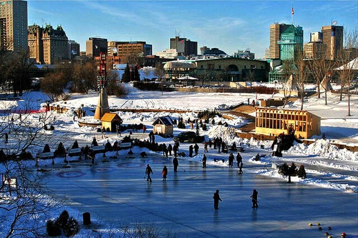 Capital de Manitoba, Winnipeg é uma cidade com rica herança cultural e artística, conhecida por sua cena teatral, museus e o Festival Folclorama. A cidade também é um ponto de entrada para a região das pradarias canadenses.
