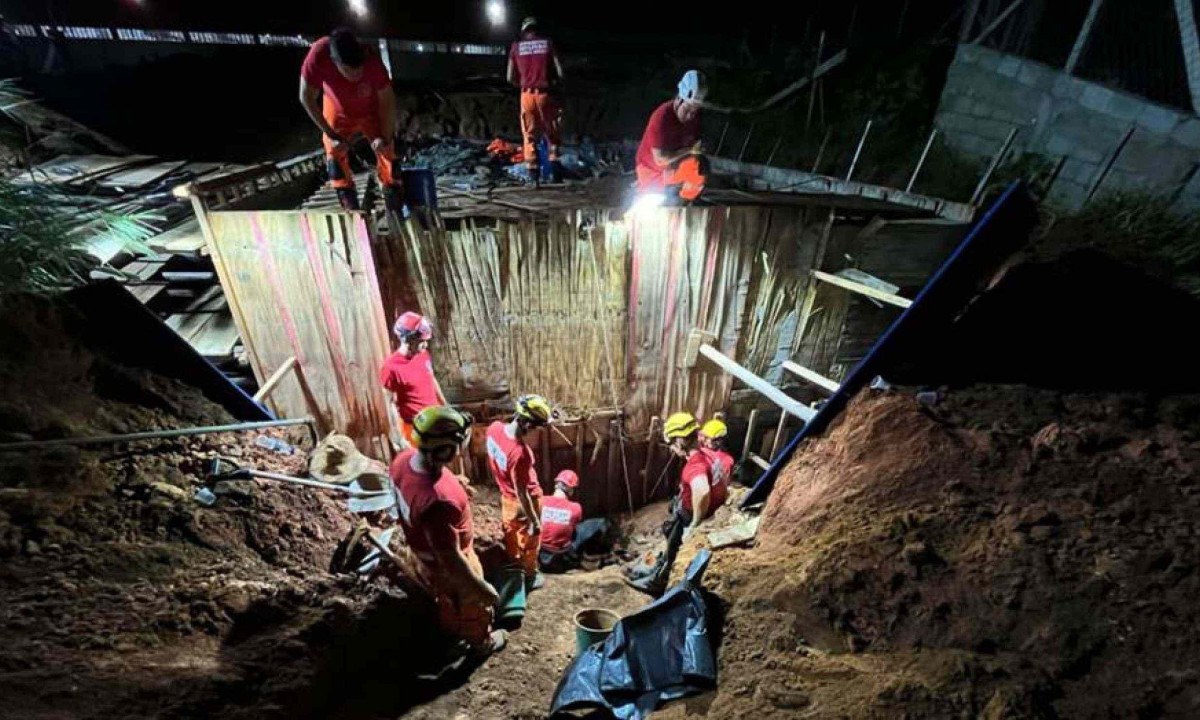 Trabalhador morre soterrado em obra de expansão de empresa de cabos, em MG -  (crédito:  Foto: reproduÃ§Ã£o Corpo de Bombeiros.)