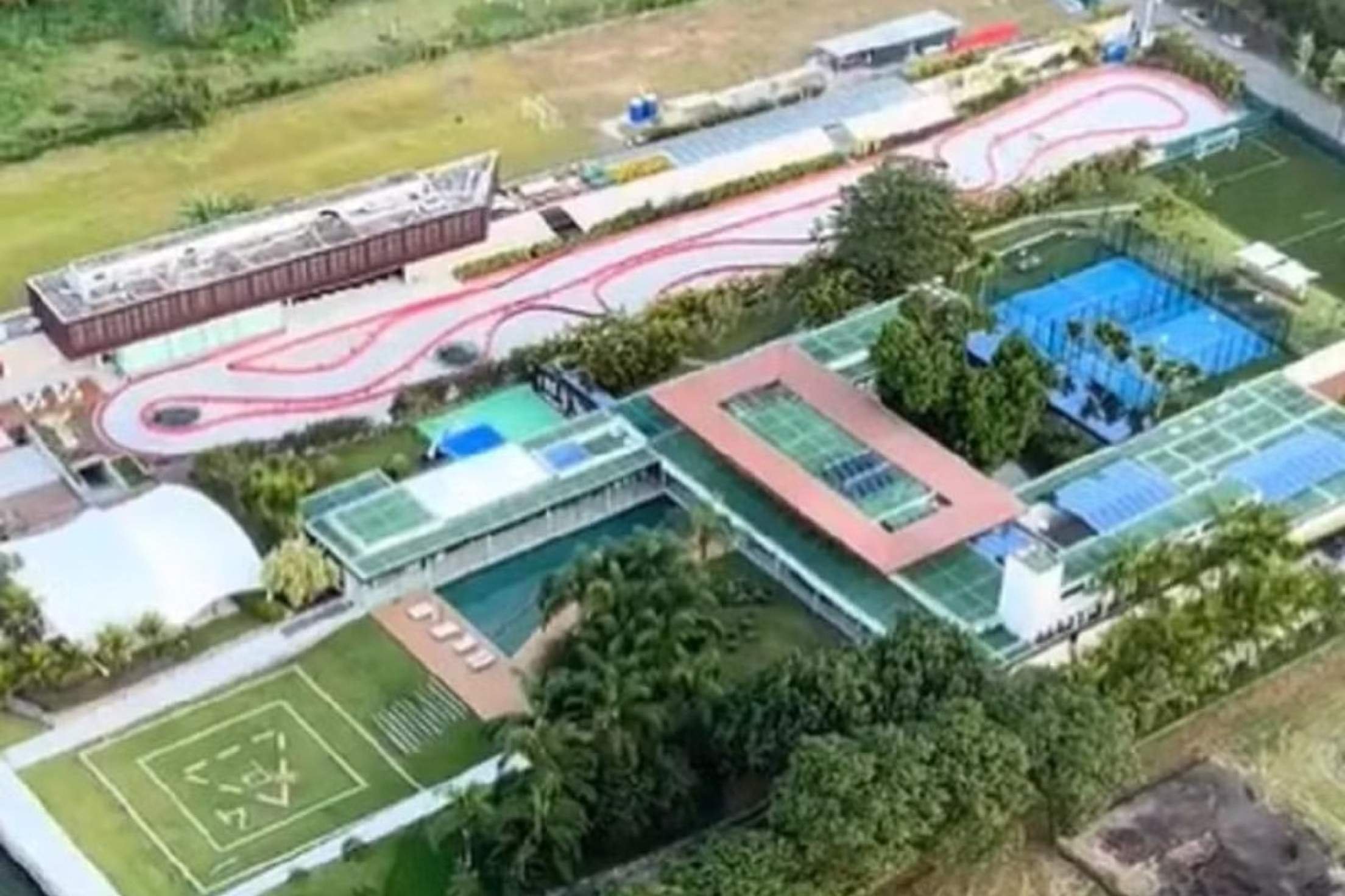 Uma das mansões de Neymar em Mangaratiba vista de cima