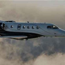 O modelo Phenom 300E tem velocidade máxima de cruzeiro de 860 km/h e é um dos maiores sucessos de vendas da Embraer

 -  (crédito: EMBRAEL/DVULGAÇÃo)