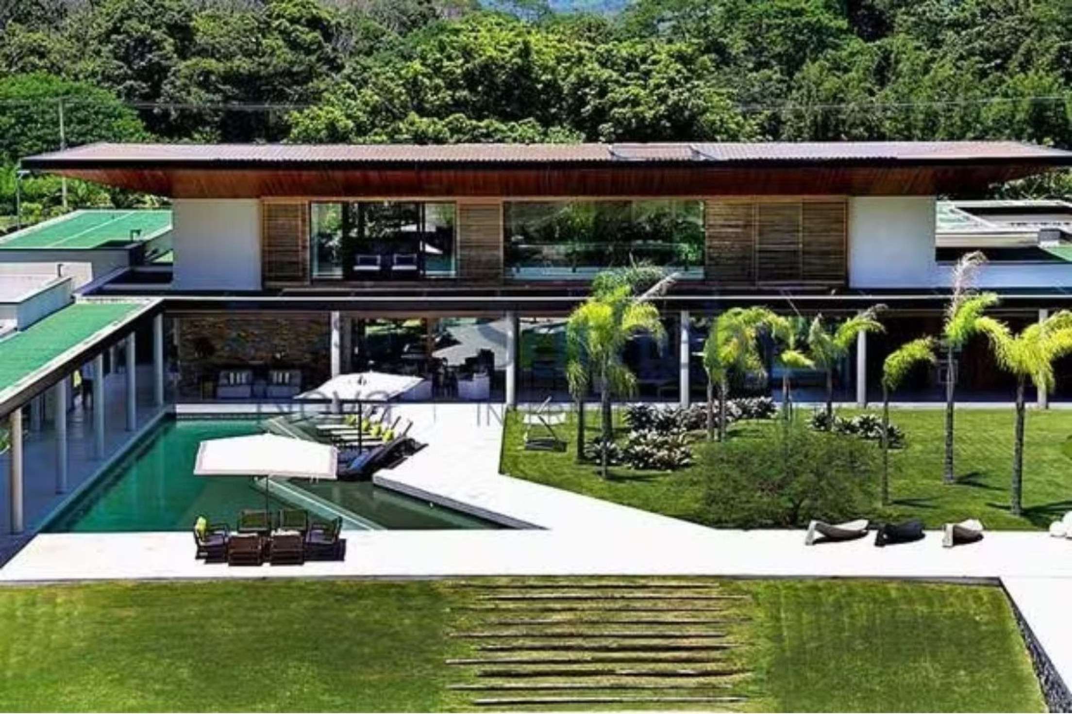Fachada da mansão de Neymar em Mangaratiba 