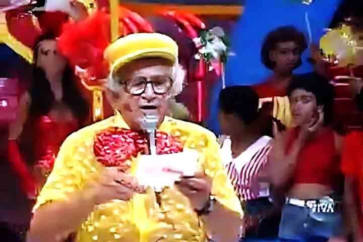 Uma das marcas distintivas de Chacrinha eram os bordões, alguns inesquecíveis, como “Alô, Terezinha!”, ‘Eu não vim para explicar, eu vim para confundir” e “Quem não se comunica, se trumbica”.

