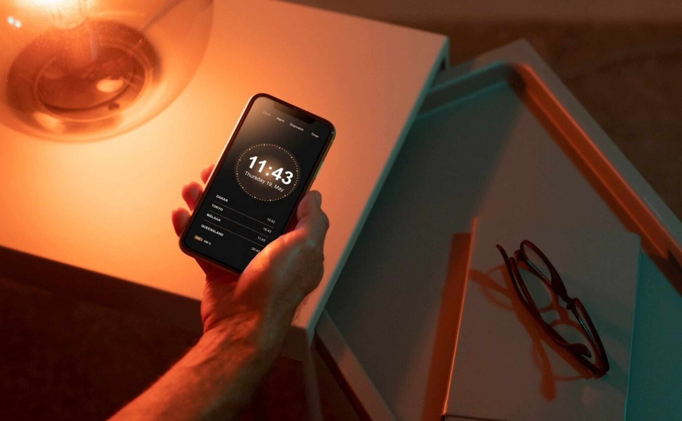 Modo escuro nos celulares impacta a saúde ocular?