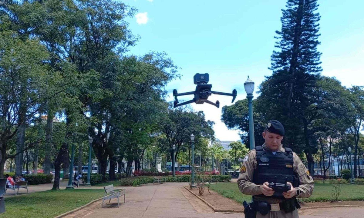 Polícia Militar vai usar drones com câmeras de reconhecimento facial e sistema sonoro no Carnaval 2025 -  (crédito: Izabella Caixeta/EM/D.A Press)