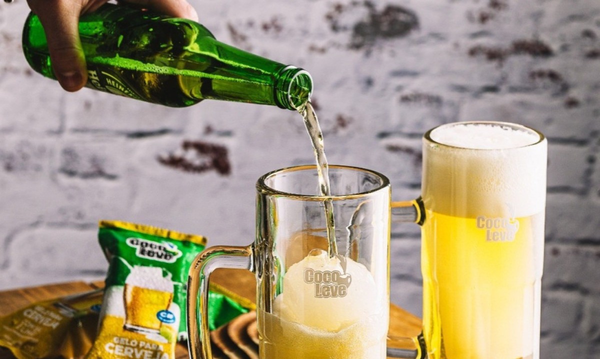 A Coco Leve oferece gelo saborizado para a cerveja, com toque de sal e limão -  (crédito: Divulgação)