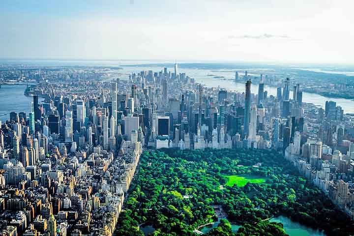 Outro espaço muito famoso de Manhattan é o Central Park, maior parque urbano de Nova York. 
