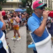 Fantasia de "Kombi do ferro-velho" viraliza e faz sucesso em bloco do Rio - montagem/reprodução redes sociais
