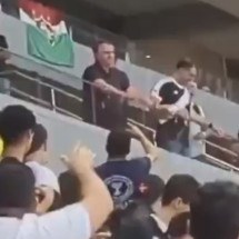 Bolsonaro vai a jogo de times do Rio, e torcida grita: 'Uh! Vai ser preso' - Reprodução/Twitter