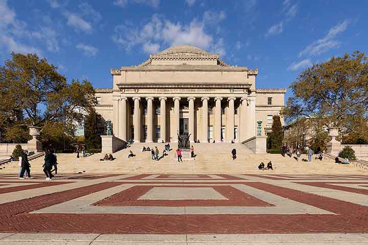 Em Manhattan está localizada a Universidade de Columbia, a mais antiga instituição de ensino superior do estado de Nova York. 

