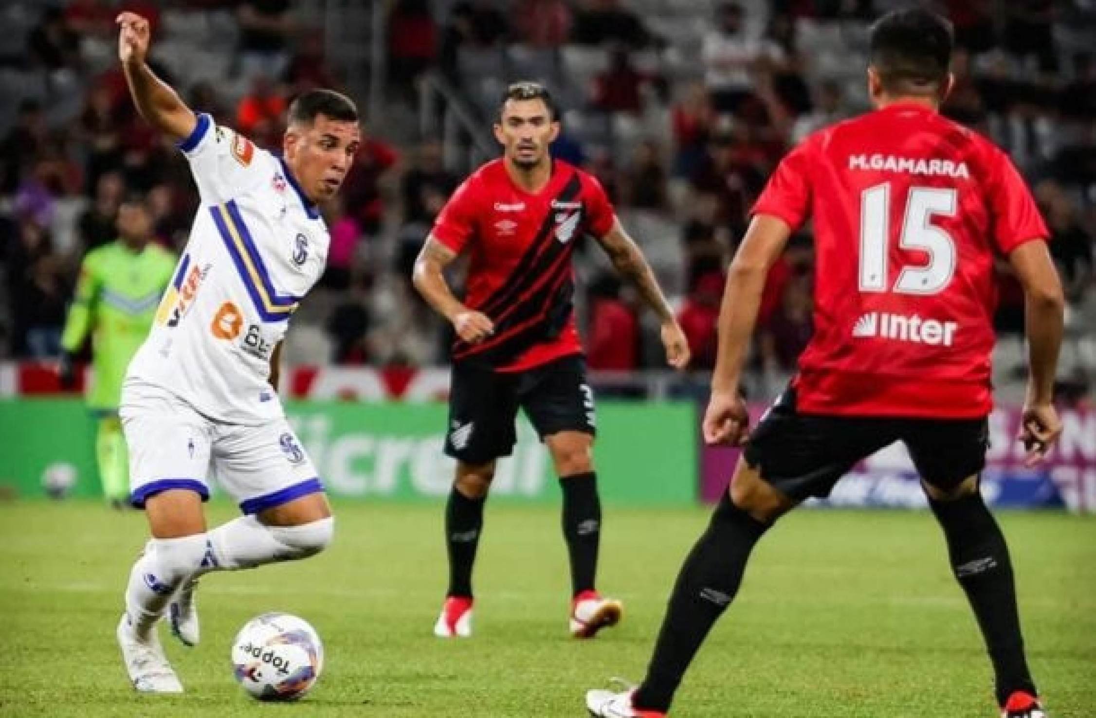 Athletico bate o São Joseense e sobe para a vice-liderança no Paranaense