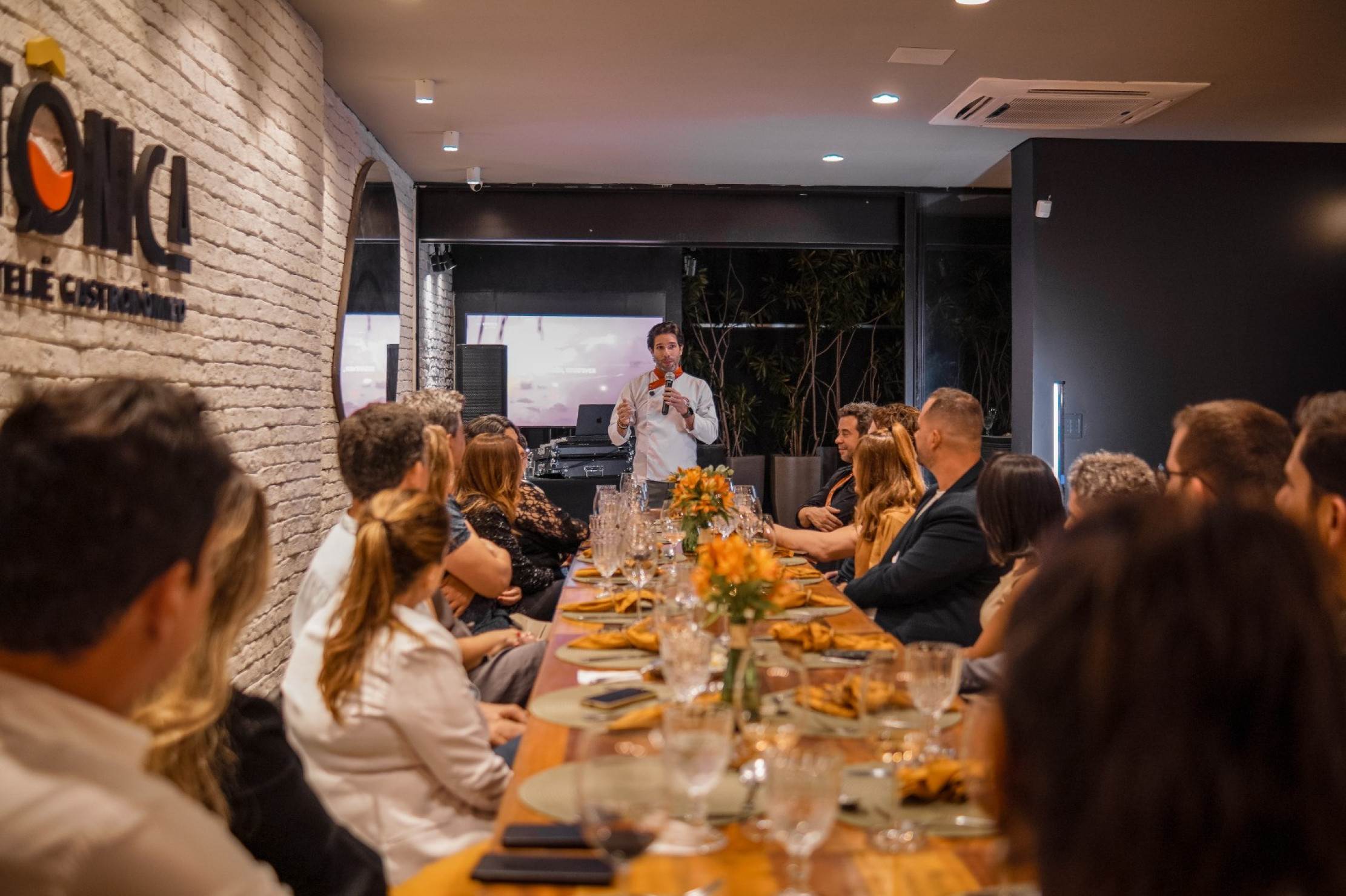 O espaço Tônica, de Tony Valadares, recebe desde happy hours a jantares corporativos, gravações e aulas