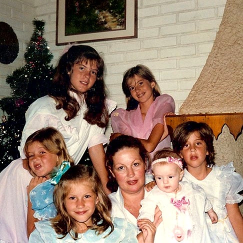 Gisele Caroline Bündchen nasceu em 20 de julho de 1980, em Horizontina, no Rio Grande do Sul. Ela é filha de Vânia Nonnenmacher (falecida em 2024), funcionária de banco aposentada, e Valdir Bündchen, professor universitário e escritor, ambos de origem alemã.-Instagram @gisele