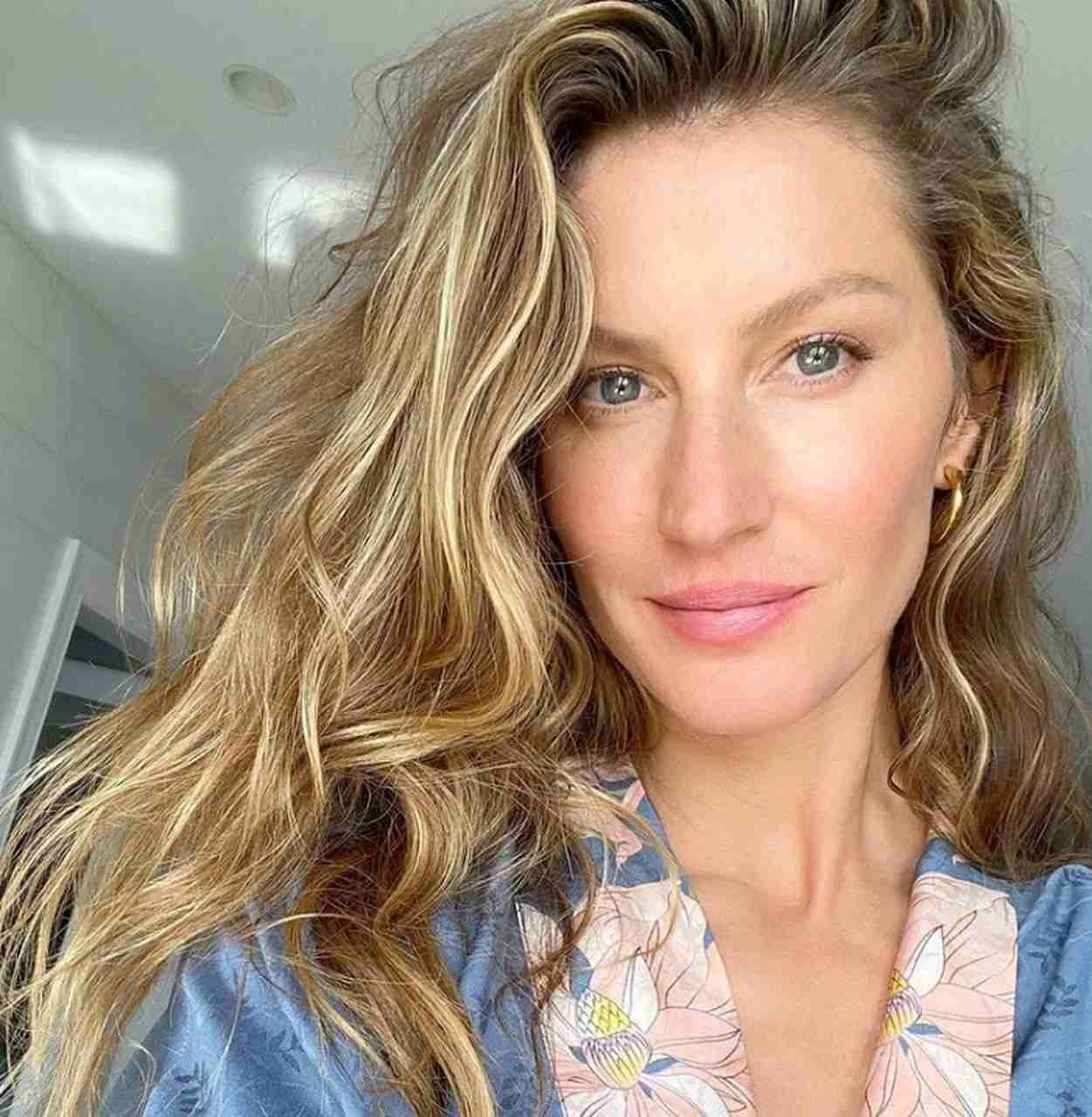 A modelo, que já é mãe de Benjamin, de 14 anos, e Vivian Lake, de 12 — ambos filhos de Tom Brady —, havia confirmado a gestação em outubro de 2024.-Reprodução/@gisele