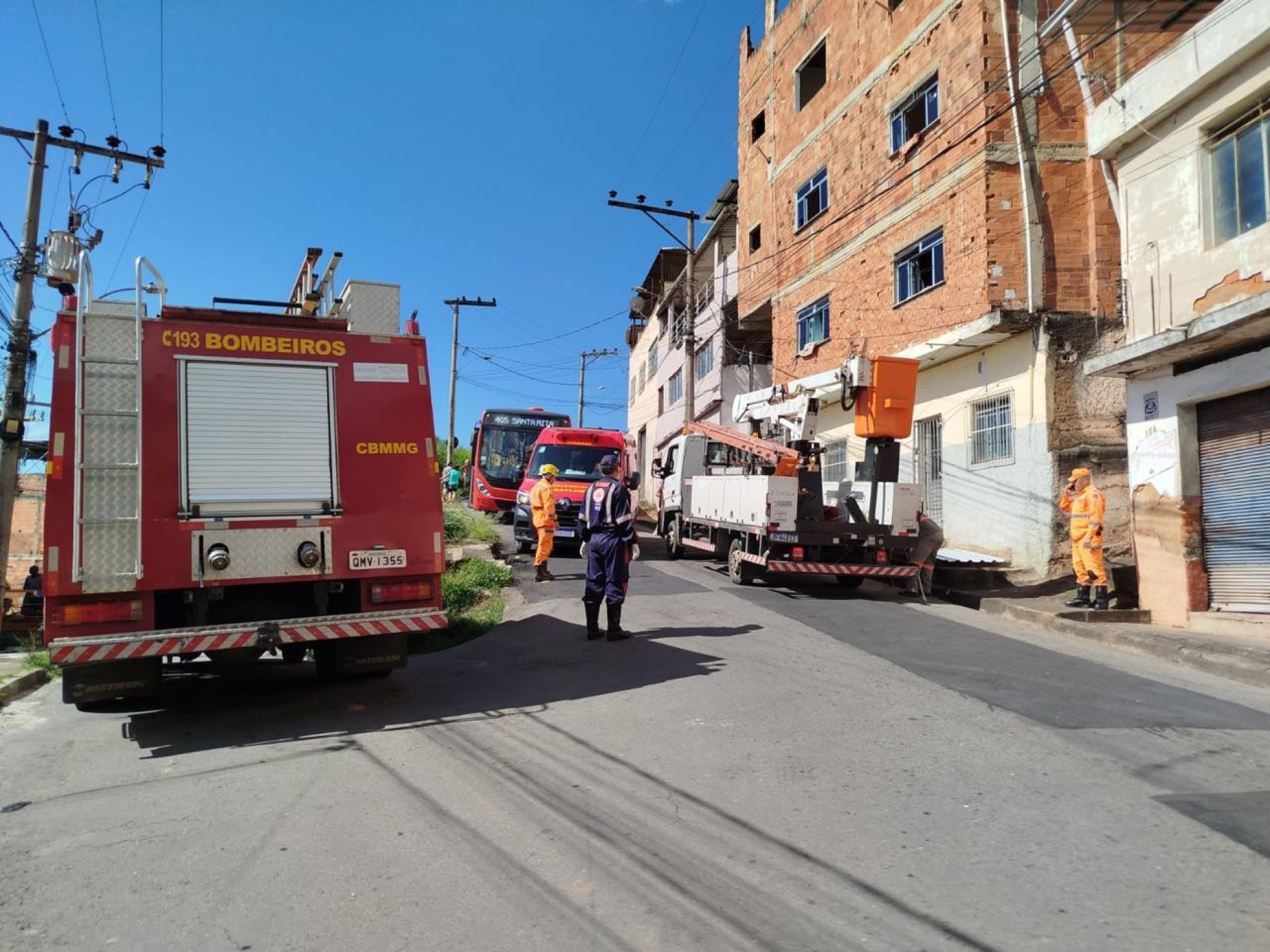 MG: serralheiro sofre queimaduras e ferimento na cabeça ao levar choque