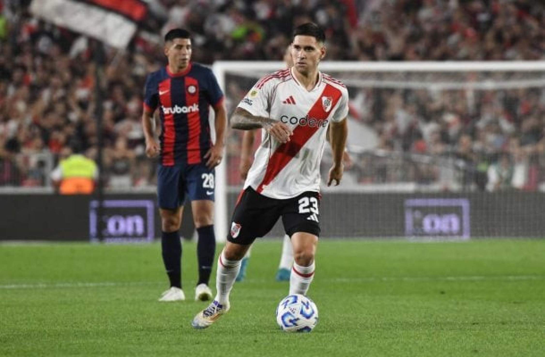 Santos tenta a contratação de volante do River Plate