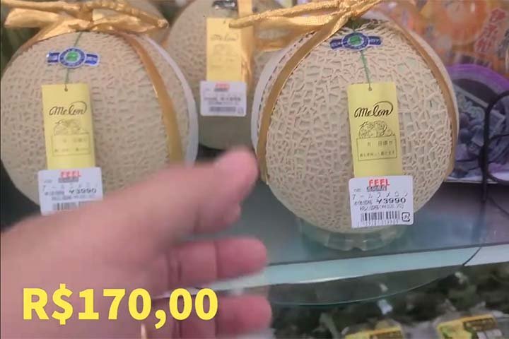 De acordo com o canal Sansei, o Melão Sembikiya tem o valor de R$ 170,00. Os melões como os Sembikiya, com polpa verde clara, ou os Yubari King, com polpa alaranjada, representam o auge do luxo frutífero japonês.