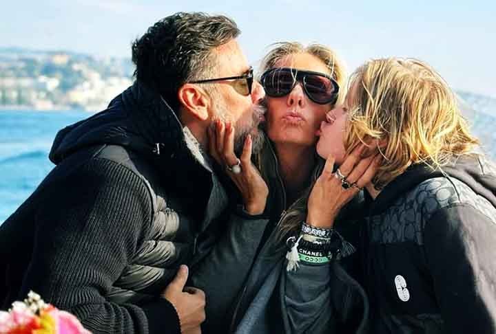 A apresentadora tem um filho, Vittorio Galisteu IÃ³dice, fruto do relacionamento com o empresÃ¡rio Alexandre IÃ³dice, com quem Ã© casada desde 2010. 
