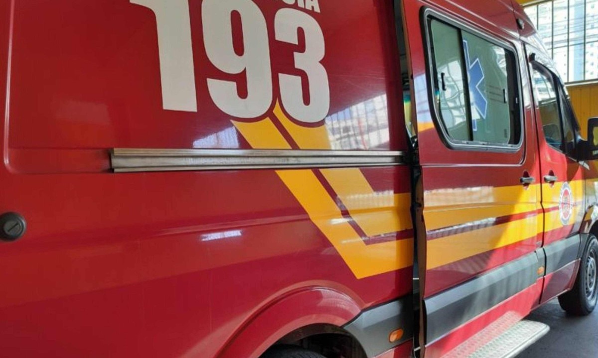 Vítima foi encontrada carbonizada durante os trabalhados dos militares -  (crédito: CBMMG)